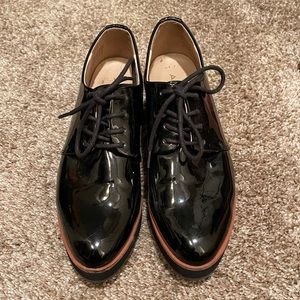 ALDO size 6 Oxford style platform.